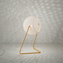 Charger l'image dans la galerie, Lampe à poser design en laine