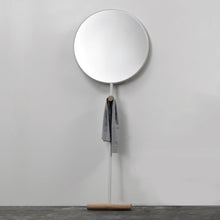 Charger l&#39;image dans la galerie, Miroir design sur pied, ex.t
