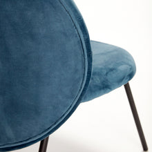 Charger l&#39;image dans la galerie, Fauteuil en velours bleu, Hübsch
