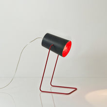 Charger l&#39;image dans la galerie, Lampe à poser, noir et rouge
